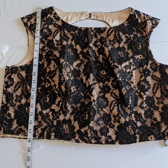 Sleeveless Crop Top 190J - Picture 6 of 8